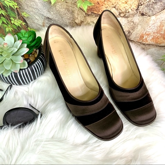 IOB BOTTEGA VENETA Handmade Brown Satin and Velvet Pumps, 8 - Picture 6 of 15